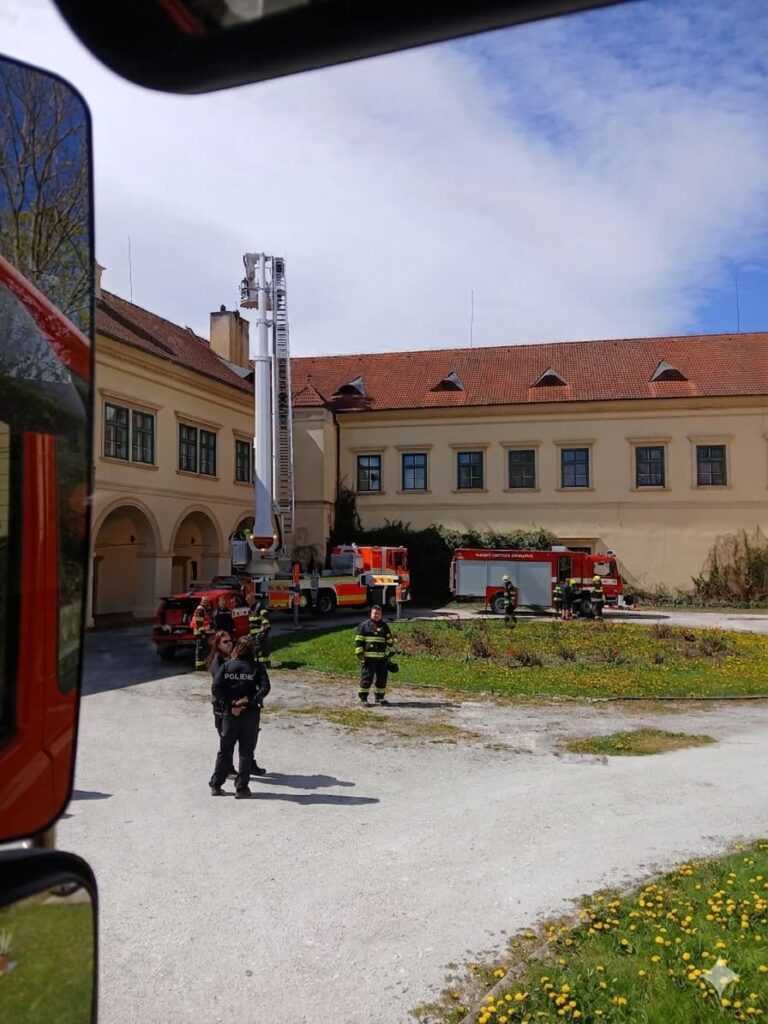 Požár zámku v Dymokurech.